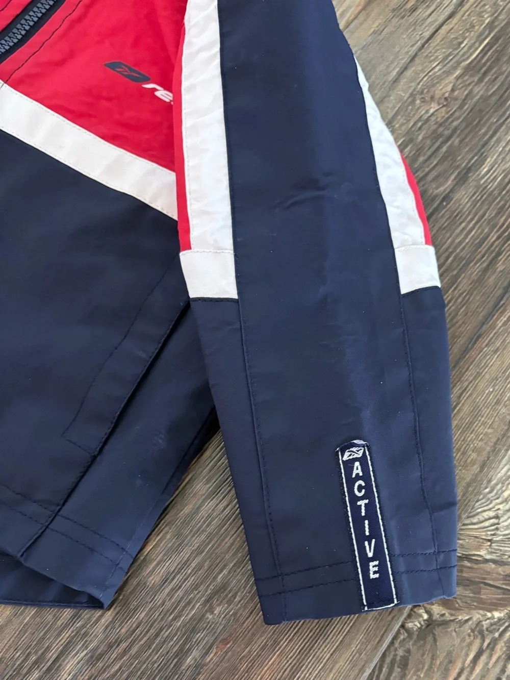 Reebok Kids Waterproof Hooded Jacket Size 2T Red White Blue Polyvinyl Pockets